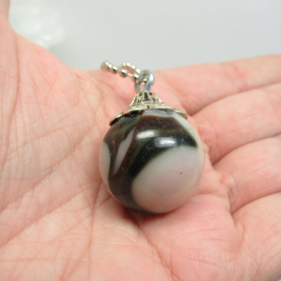 Vintage Uranium glass marble pendant - Picture 7 of 15